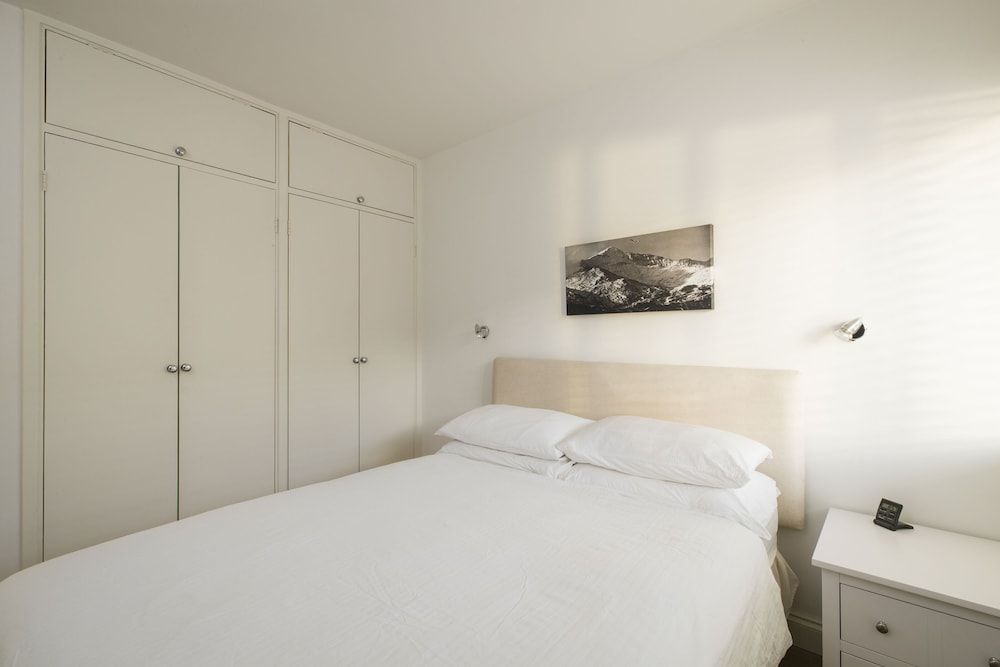 undefined JOIVY Sublime 1 bed flat with Thames view 8