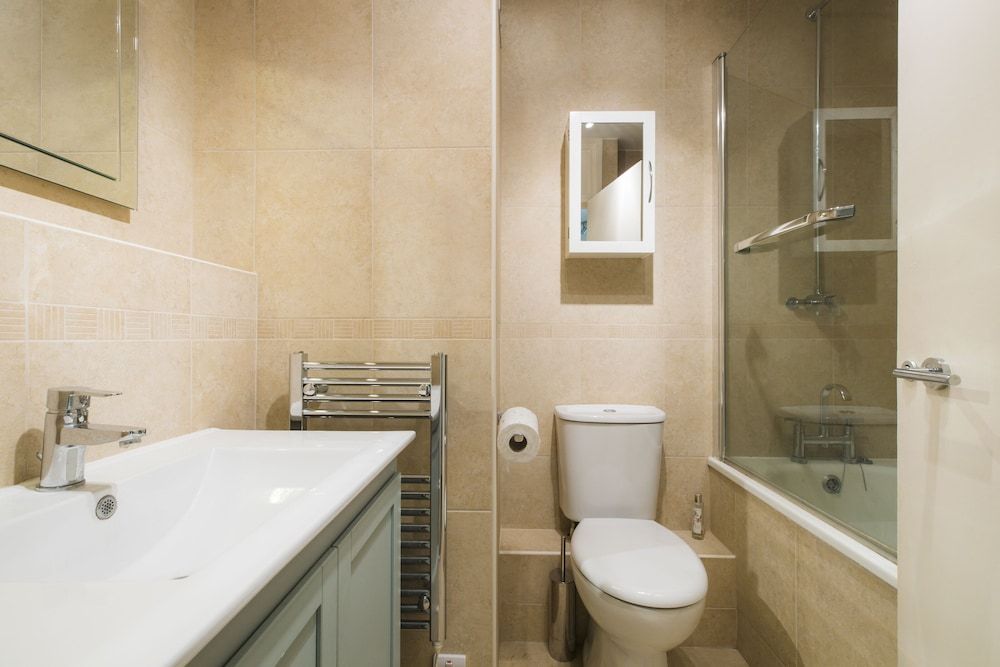 undefined JOIVY Sublime 1 bed flat with Thames view 10