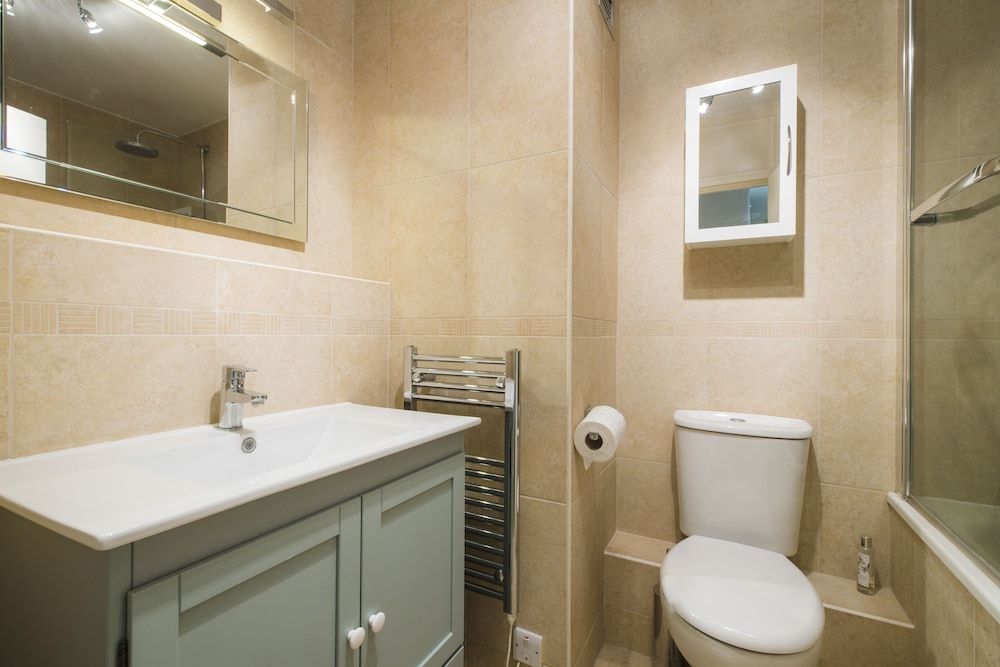 undefined JOIVY Sublime 1 bed flat with Thames view 9