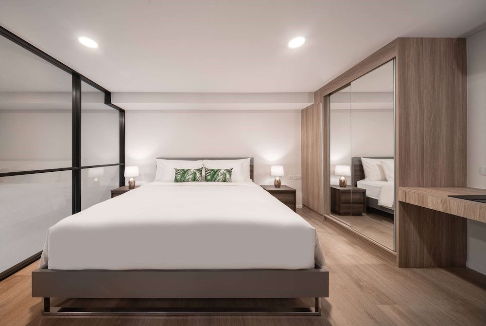 Ramada by Wyndham Bangkok Sukhumvit 87 Studio, 1 Queen Bed (Duplex)