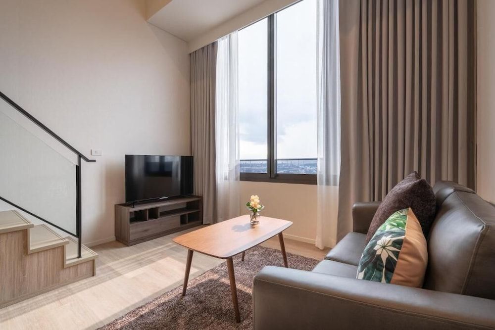 Ramada by Wyndham Bangkok Sukhumvit 87 Studio, 1 Queen Bed (Duplex) 5