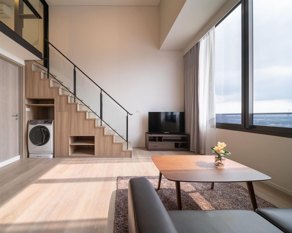 Ramada by Wyndham Bangkok Sukhumvit 87 Studio, 1 Queen Bed (Duplex) 4