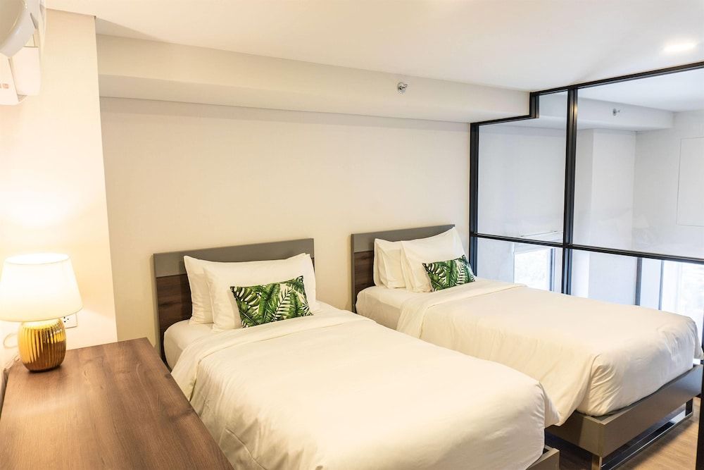 Studio Executive Duplex Twin