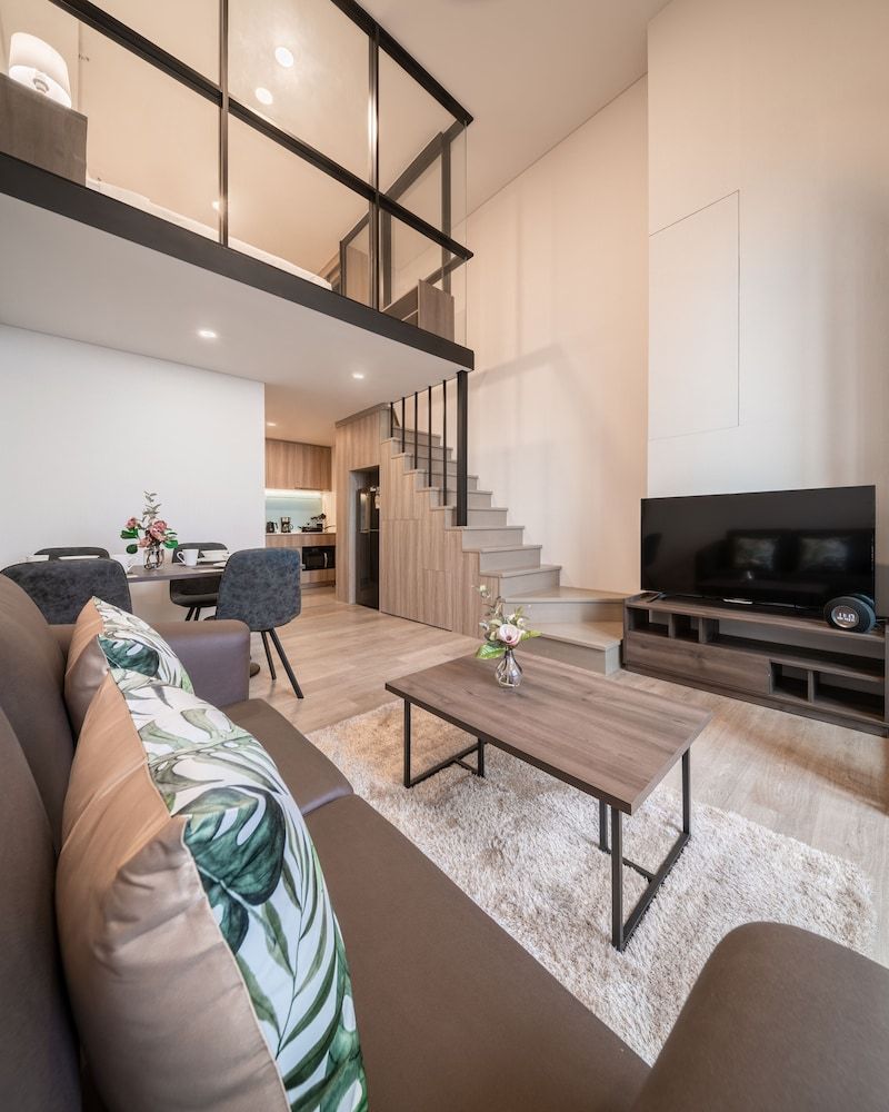 Ramada by Wyndham Bangkok Sukhumvit 87 Studio, 1 Queen Bed (Duplex) 6