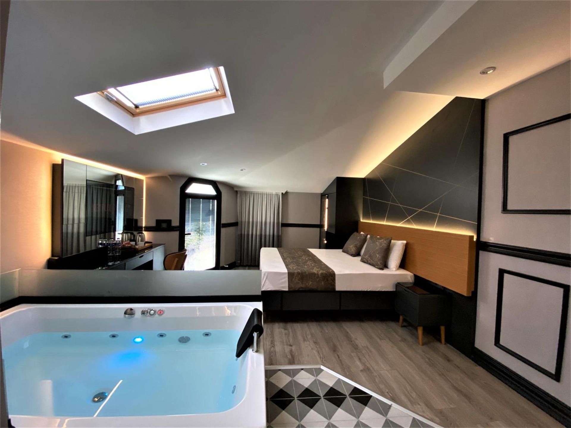 Queen Room with Spa Bath