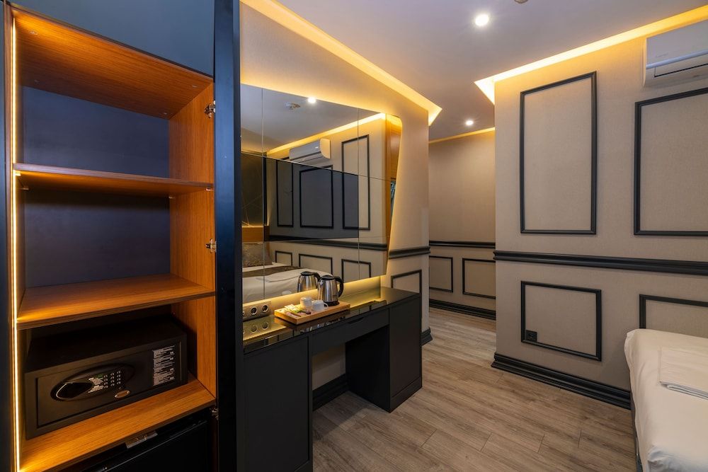 Confores Hotel Deluxe Double Room 7