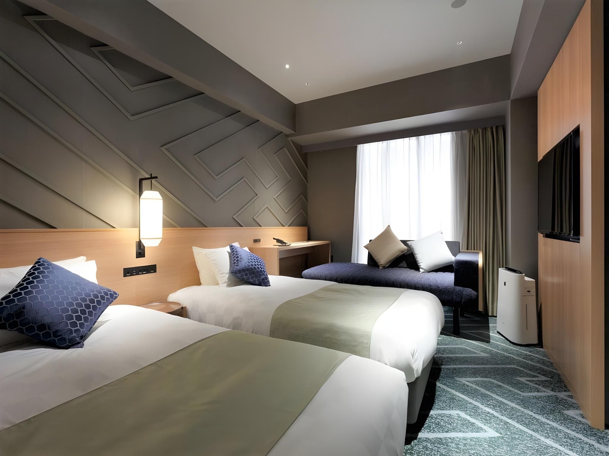 Connecting Room - Non-Smoking for 4 Adults and 2 Twin Rooms