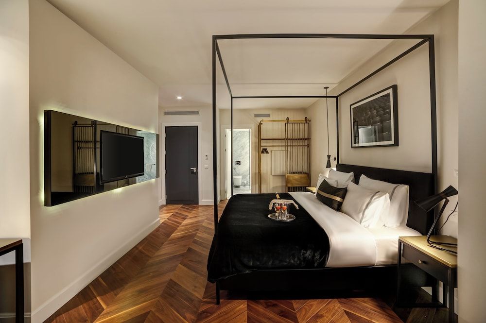 39 Kalamis Marina Hotel Deluxe Room 4