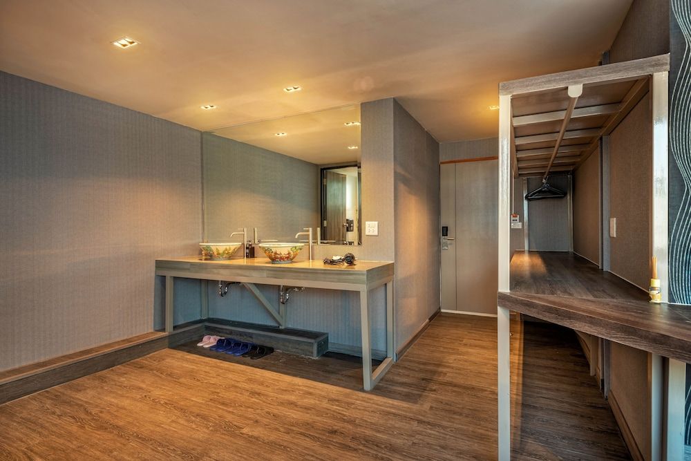 Happy Station Bangkok Family Room, Private Bathroom 11