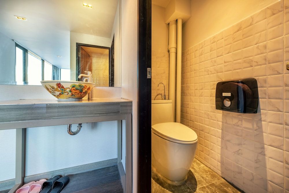 Happy Station Bangkok Deluxe Twin Room, Private Bathroom 10