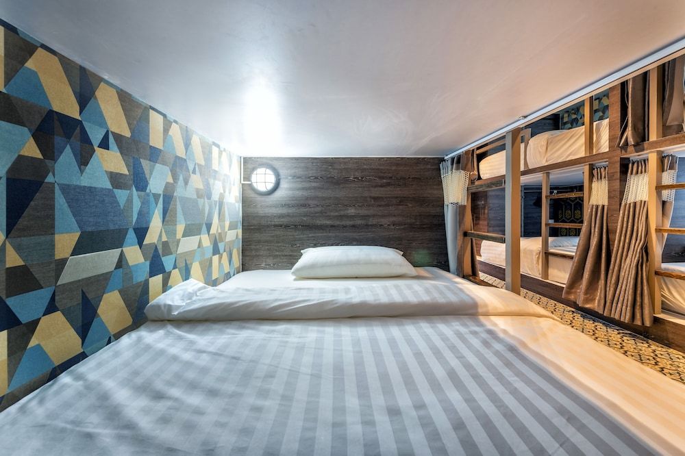 12-Bed Mixed Dormitory