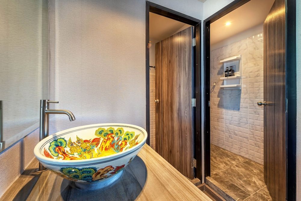 Happy Station Bangkok Deluxe Twin Room, Private Bathroom 12