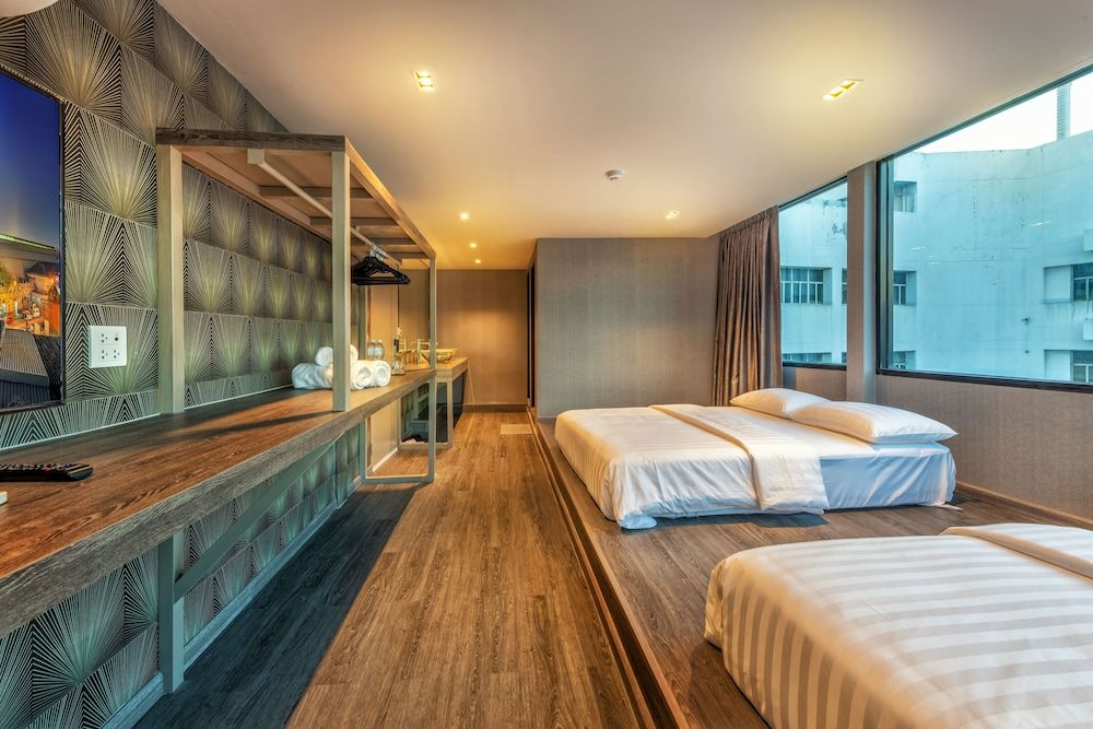 Happy Station Bangkok Family Room, Private Bathroom 2