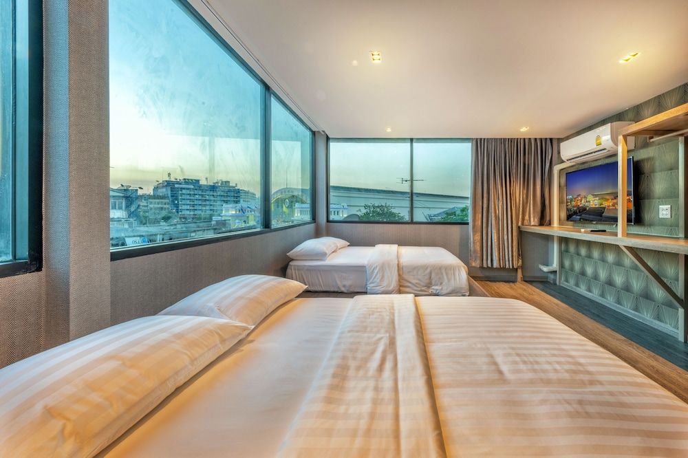 Happy Station Bangkok Family Room, Private Bathroom