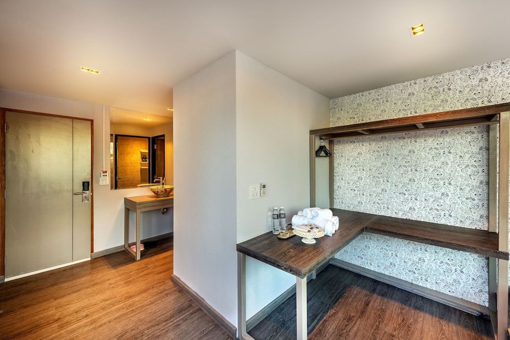 Happy Station Bangkok Deluxe Twin Room, Private Bathroom 13