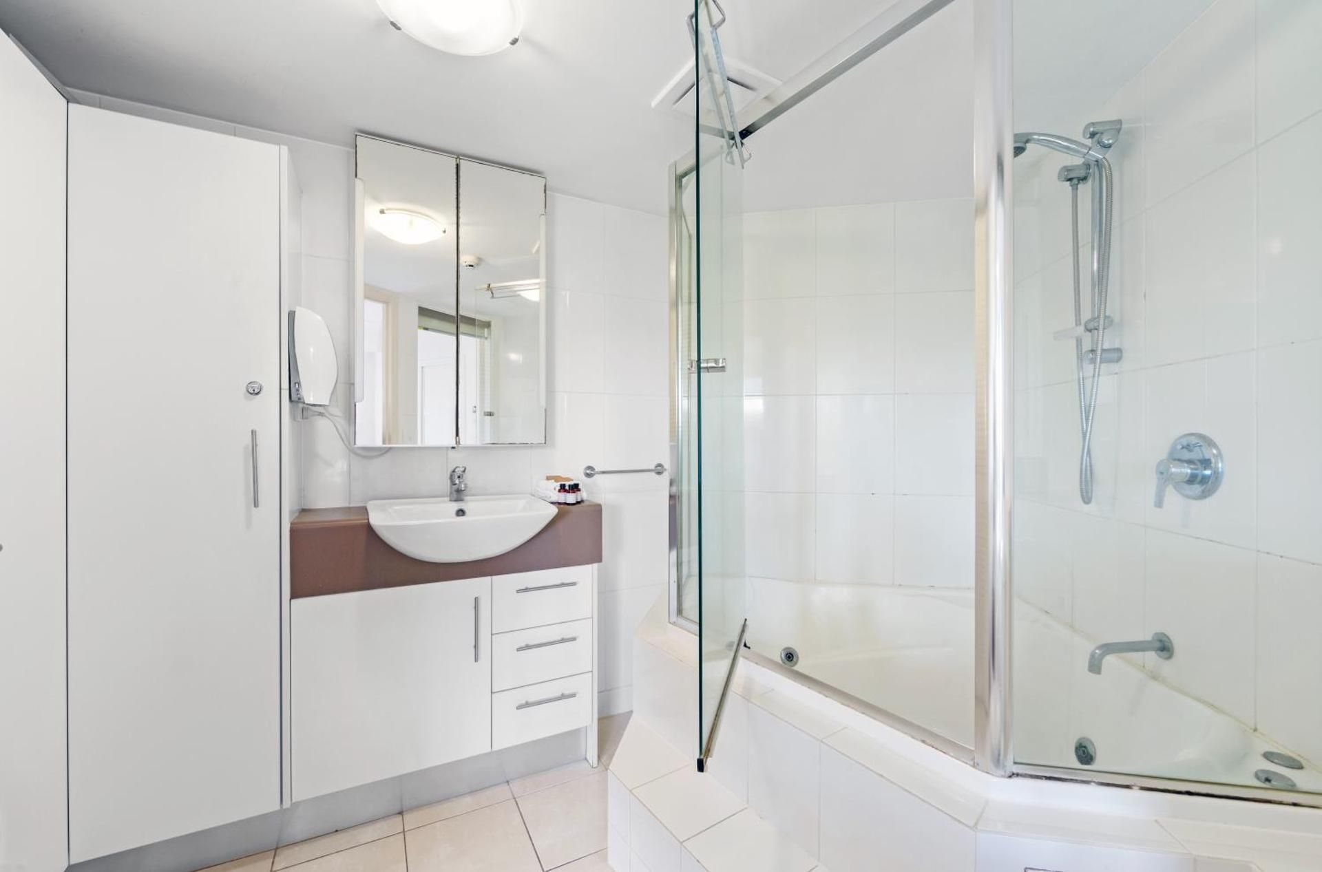 Surf Parade Resort 1 Bedroom Garden View Spa Apartment 4