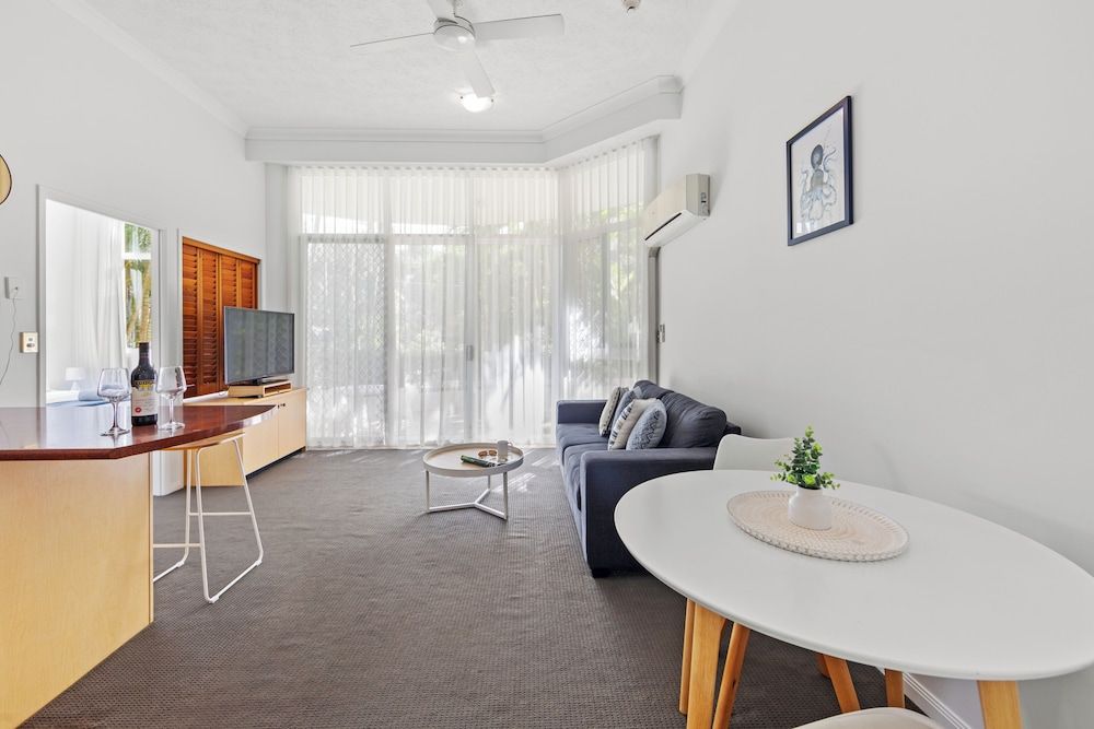 Surf Parade Resort 1 Bedroom Garden View Spa Apartment 5