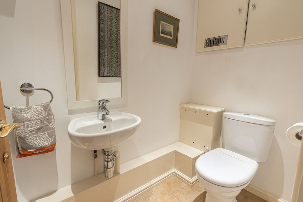 JOIVY Lovely 2bed House in Wandsworth w/ Backyard Patio House (2 Bedrooms) 12