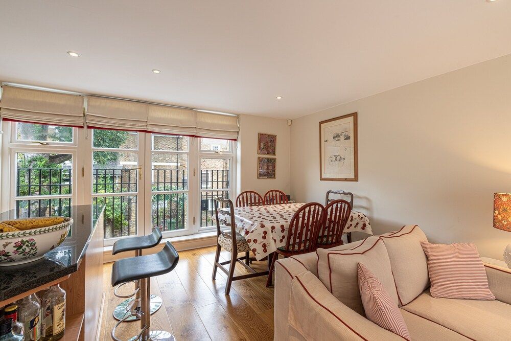 JOIVY Lovely 2bed House in Wandsworth w/ Backyard Patio House (2 Bedrooms) 14