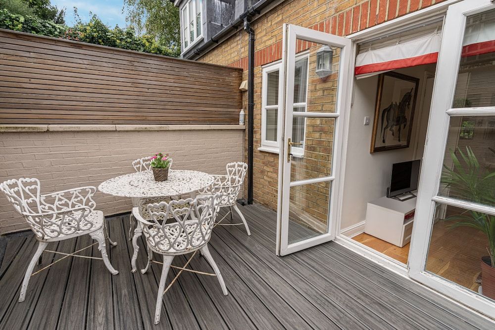 JOIVY Lovely 2bed House in Wandsworth w/ Backyard Patio House (2 Bedrooms) 10