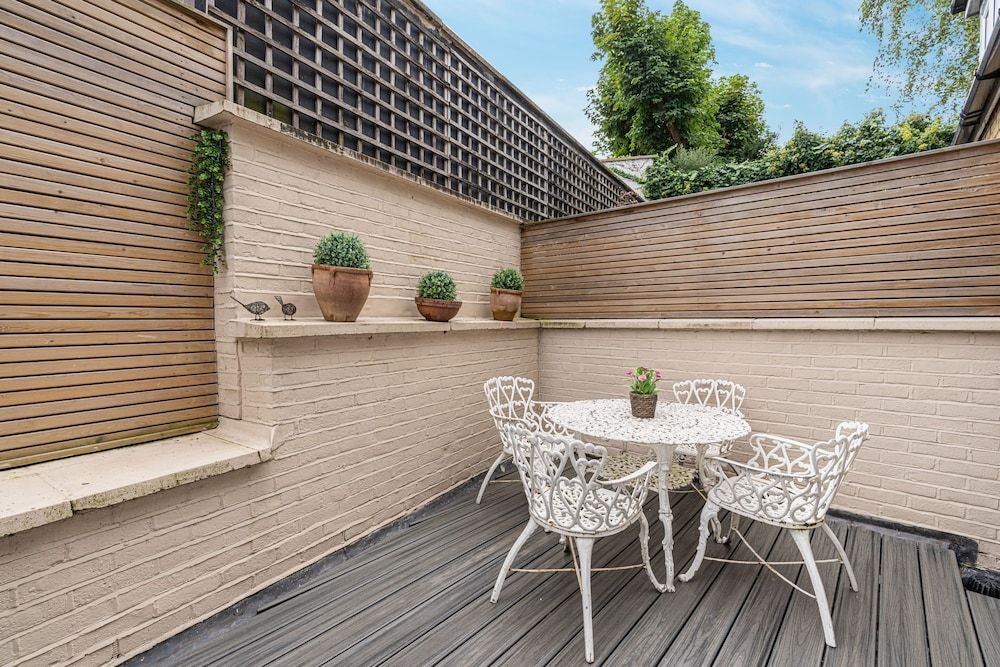 JOIVY Lovely 2bed House in Wandsworth w/ Backyard Patio House (2 Bedrooms) 9