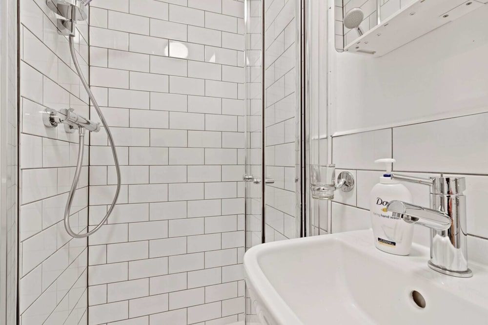 Refined, Light 1 Bed Apt w Balcony in Brixton Basic Apartment, 1 Double Bed 25