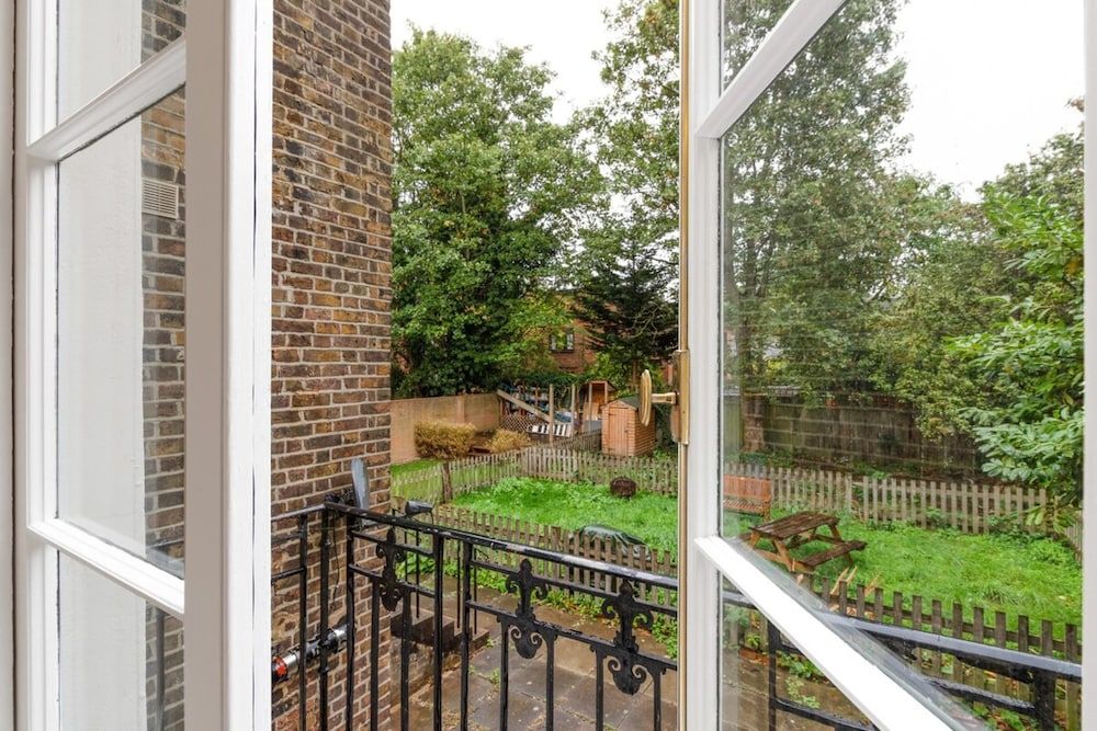 Refined, Light 1 Bed Apt w Balcony in Brixton Basic Apartment, 1 Double Bed 22