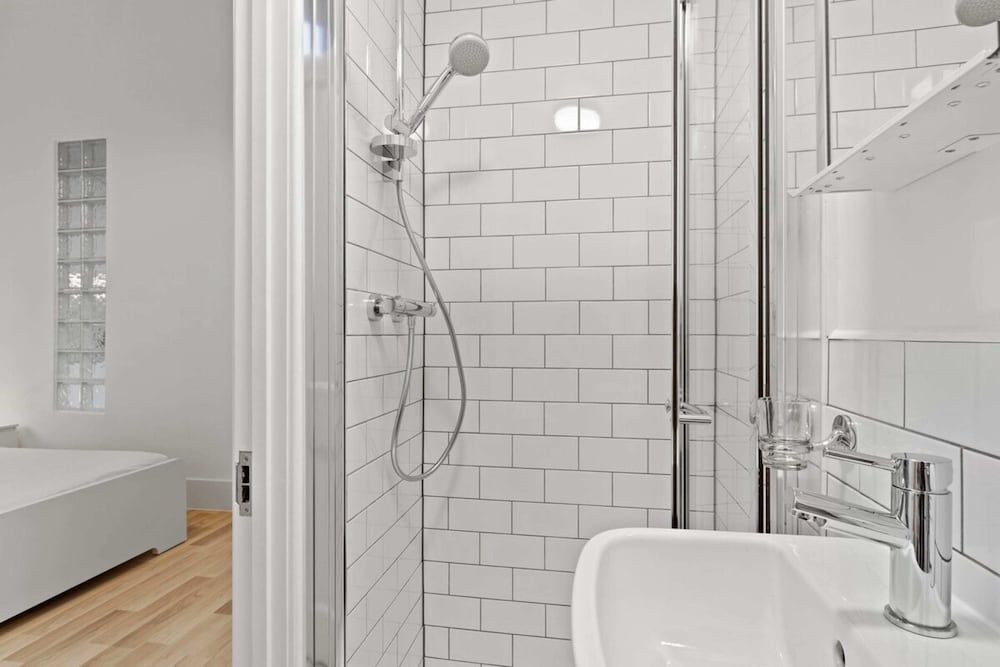 Refined, Light 1 Bed Apt w Balcony in Brixton Basic Apartment, 1 Double Bed 24