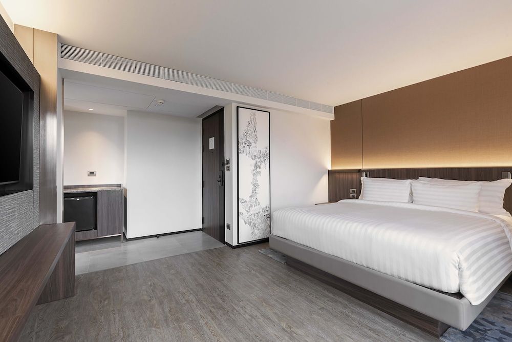 Premier Corner King Room
