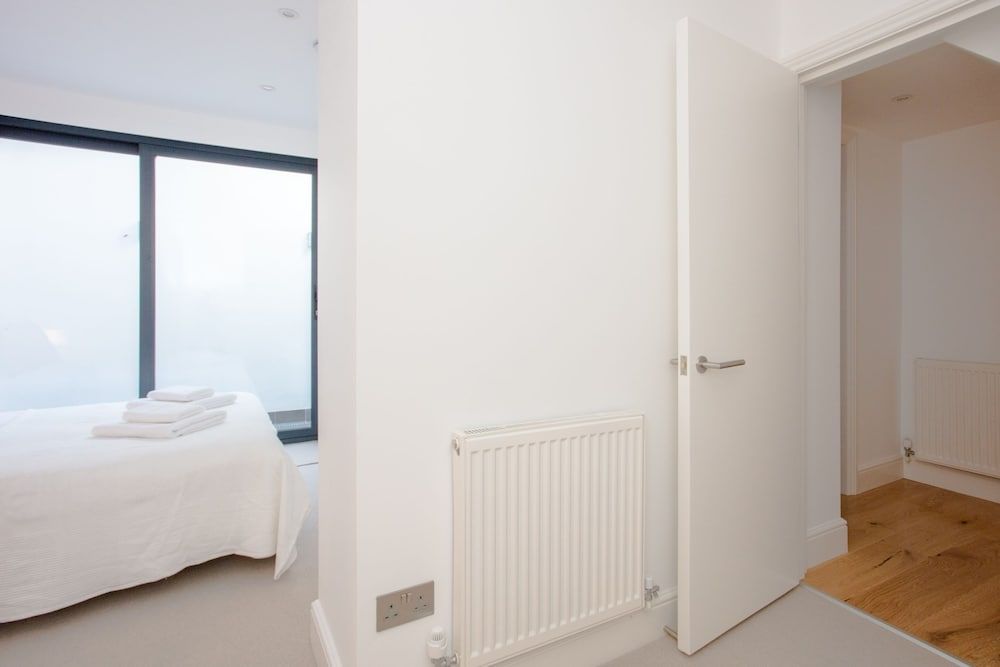 undefined Newly Refurbished Modern 3 Bedroom Apartment in Affluent Fulham 7