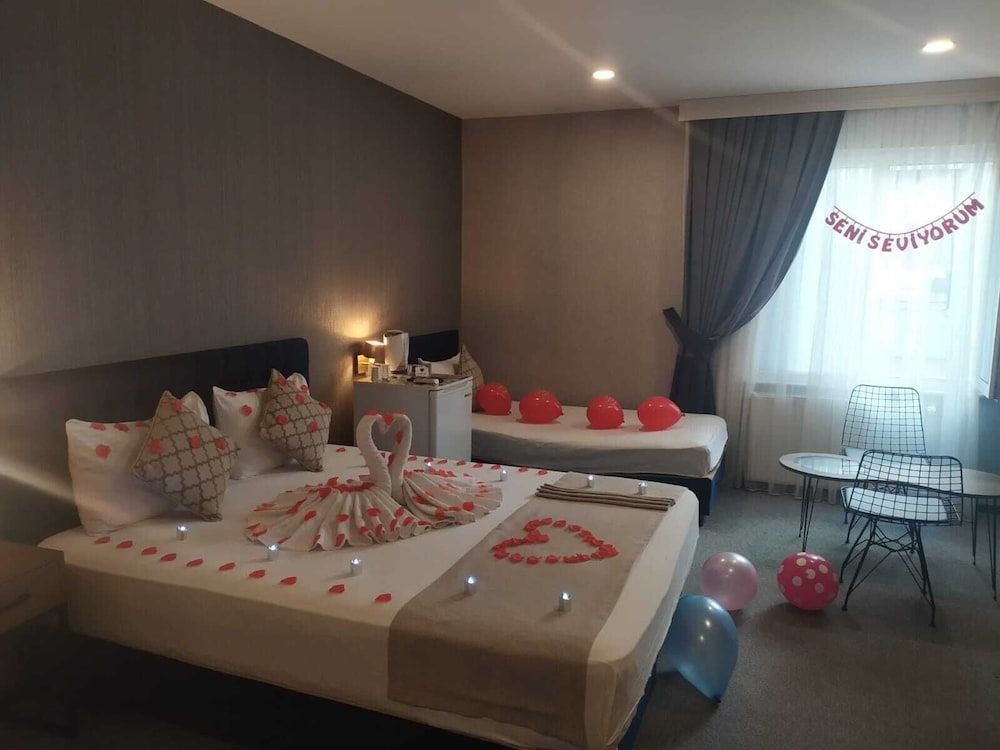 undefined Nostalji Suit Avcılar