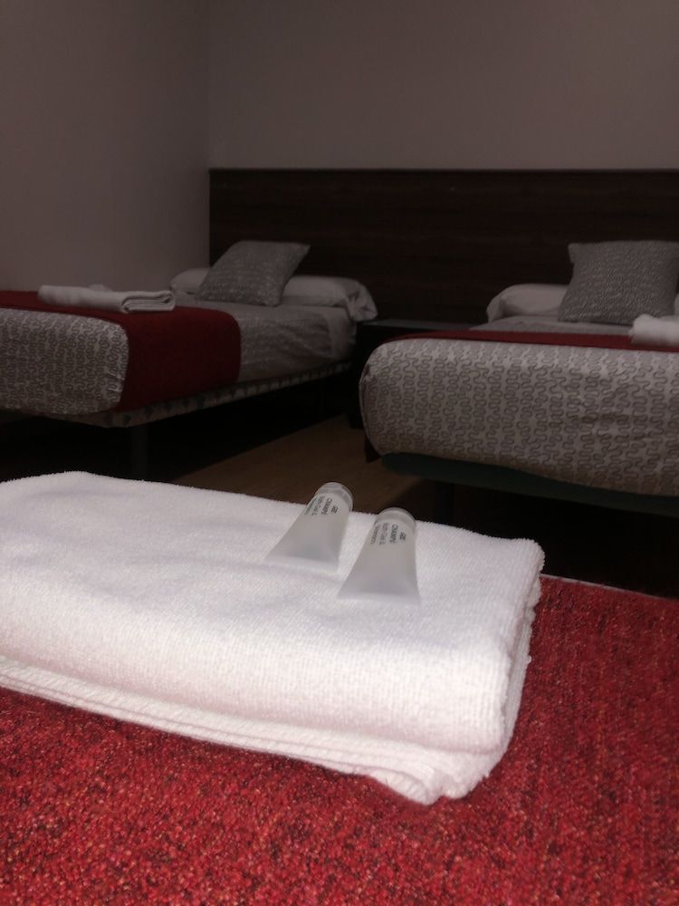 Hostal Village  Multicolor - Adults Only Economy Quadruple Room, Shared Bathroom 2