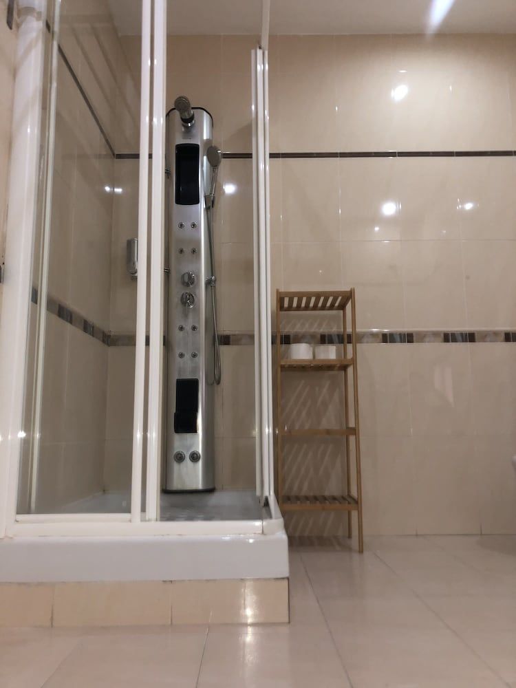 Hostal Village  Multicolor - Adults Only Economy Quadruple Room, Shared Bathroom 3