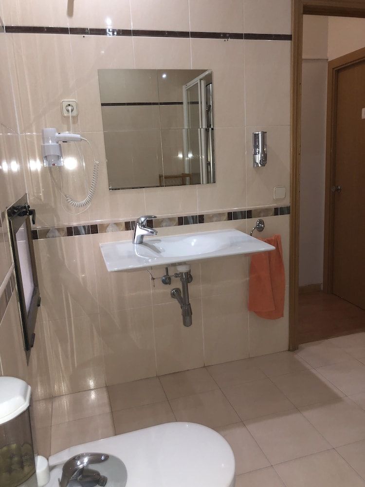 Hostal Village  Multicolor - Adults Only Economy Quadruple Room, Shared Bathroom 4