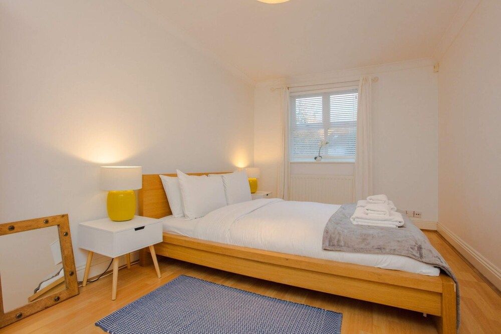 undefined Contemporary 1 Bedroom Flat in Camberwell Oval 4