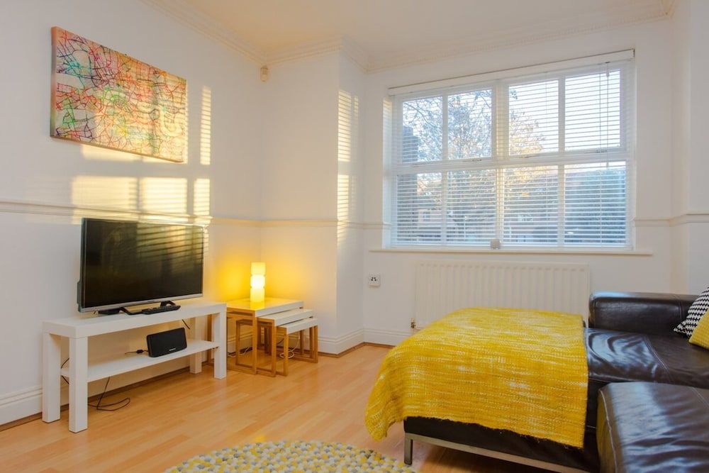 undefined Contemporary 1 Bedroom Flat in Camberwell Oval 6