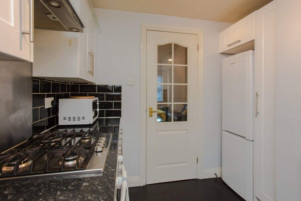 undefined Contemporary 1 Bedroom Flat in Camberwell Oval 10