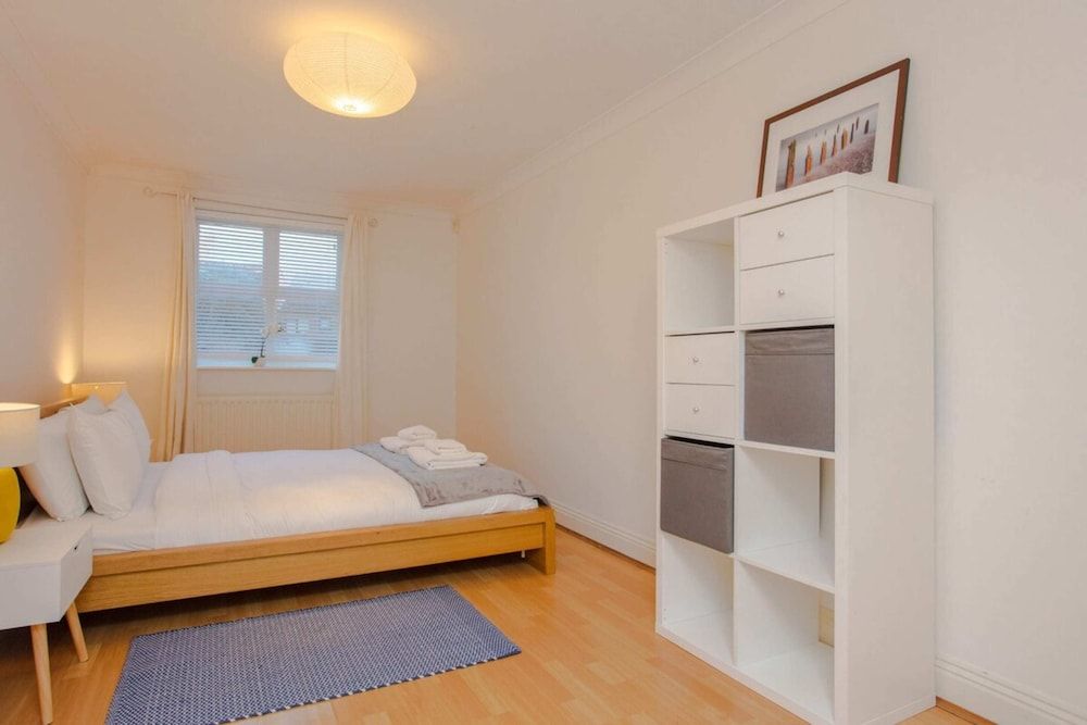 undefined Contemporary 1 Bedroom Flat in Camberwell Oval