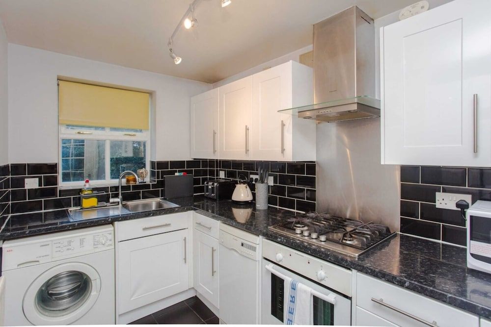 undefined Contemporary 1 Bedroom Flat in Camberwell Oval 7