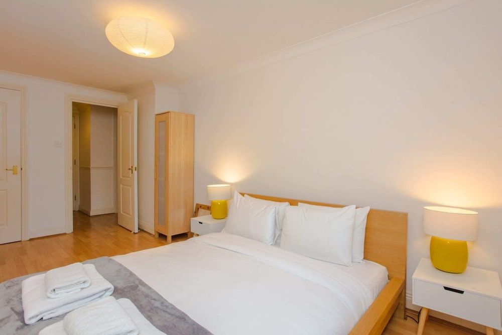 undefined Contemporary 1 Bedroom Flat in Camberwell Oval 2