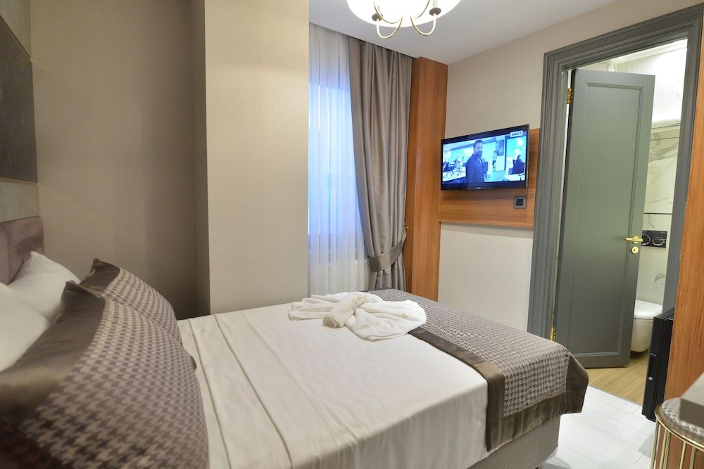 undefined Santra Hotel 4