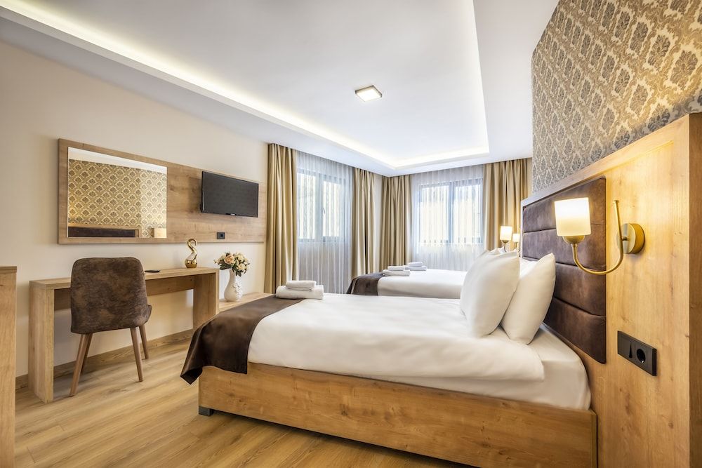 undefined Emin Palace 2