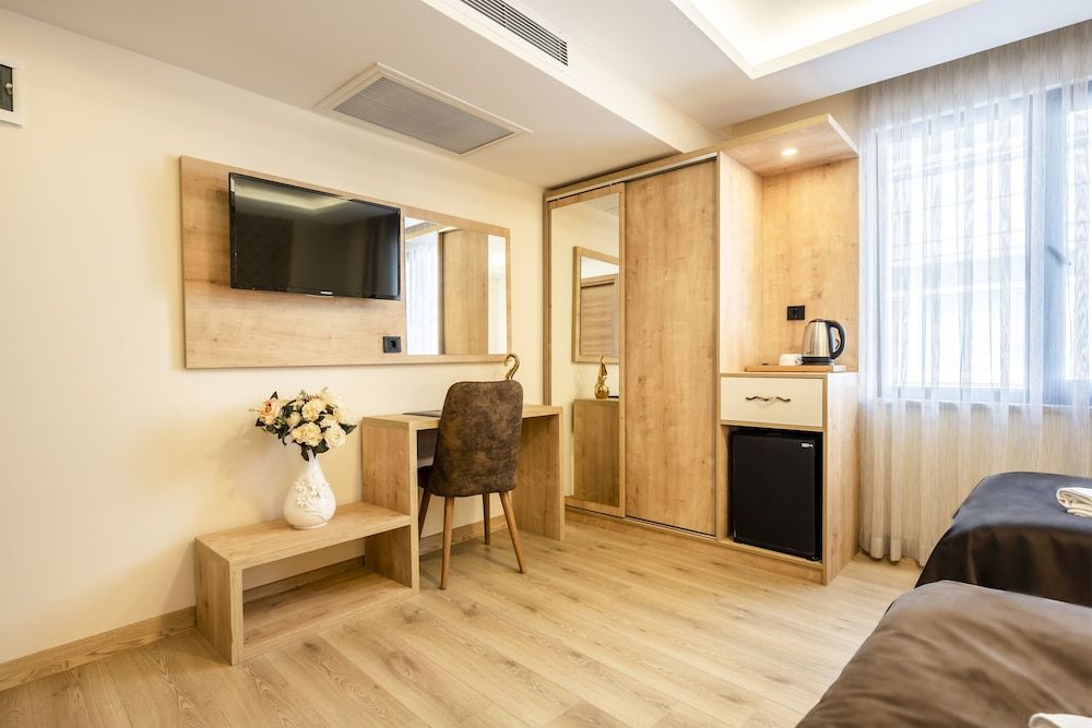 Emin Palace Basic Room 8