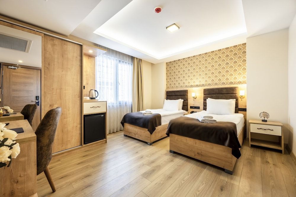 undefined Emin Palace 4