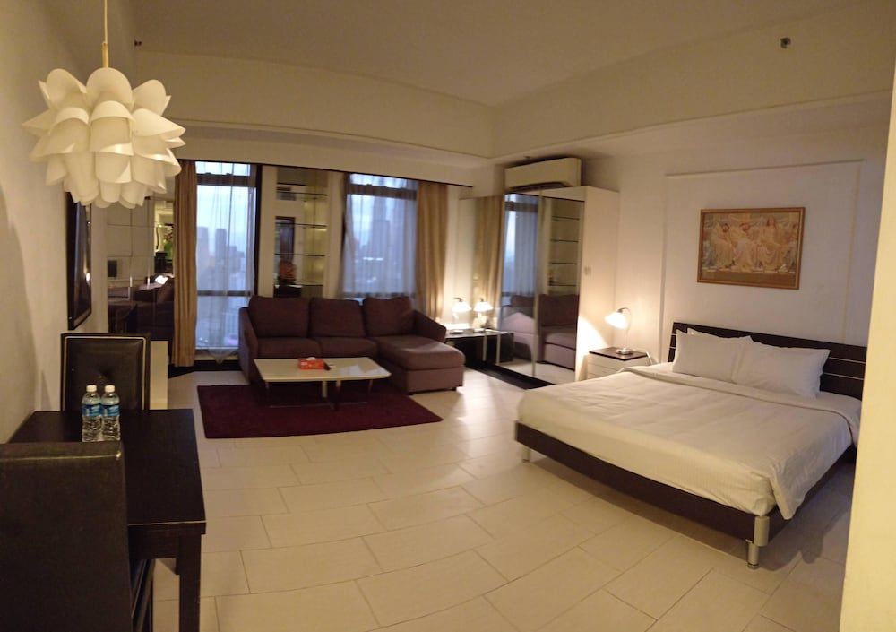 undefined Famous Service Suites at Times Square 3