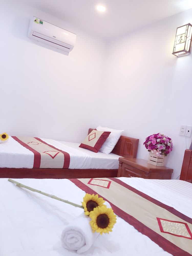 undefined Aurora Hotel 5