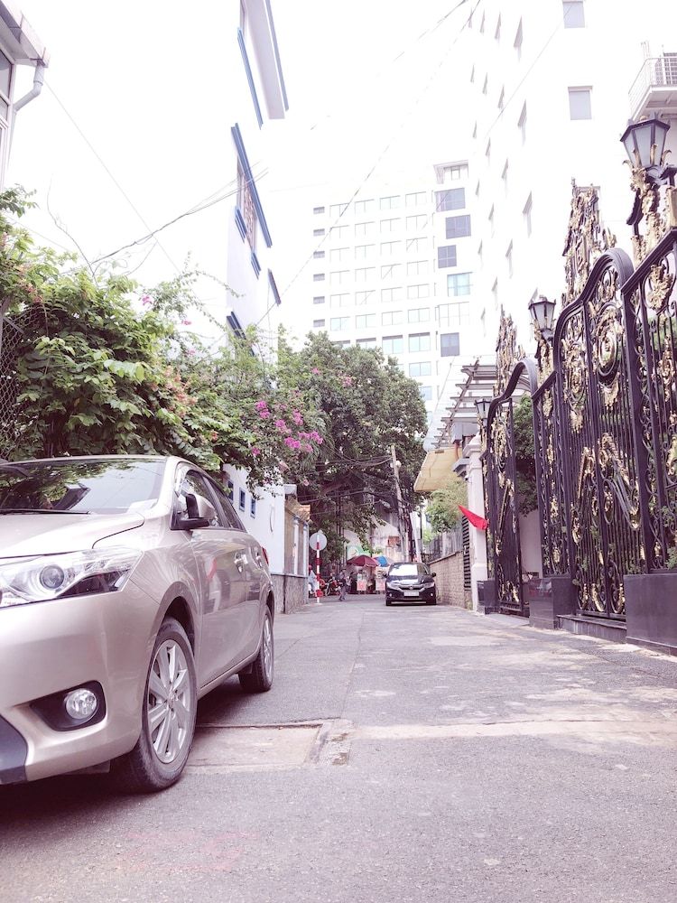 undefined Aurora Hotel 4