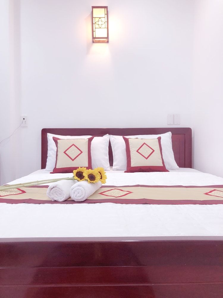 undefined Aurora Hotel 3