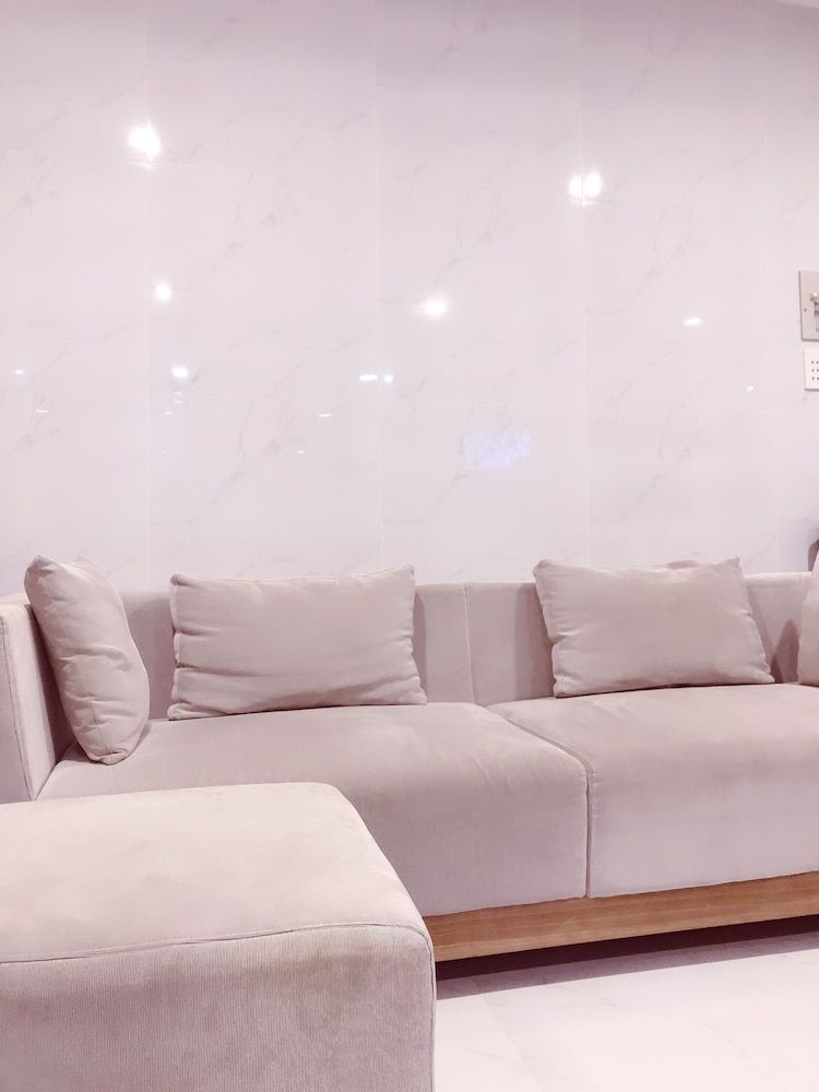 undefined Aurora Hotel 8