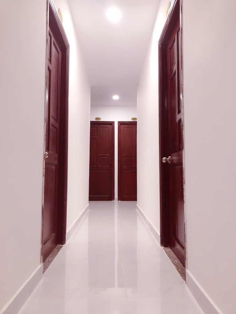 undefined Aurora Hotel 9